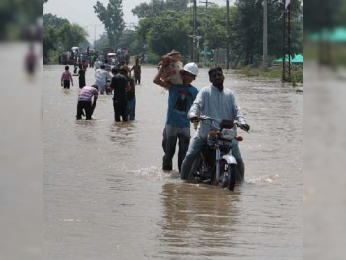 Pakistan army deploys choppers, boats for flood relief, toll 261