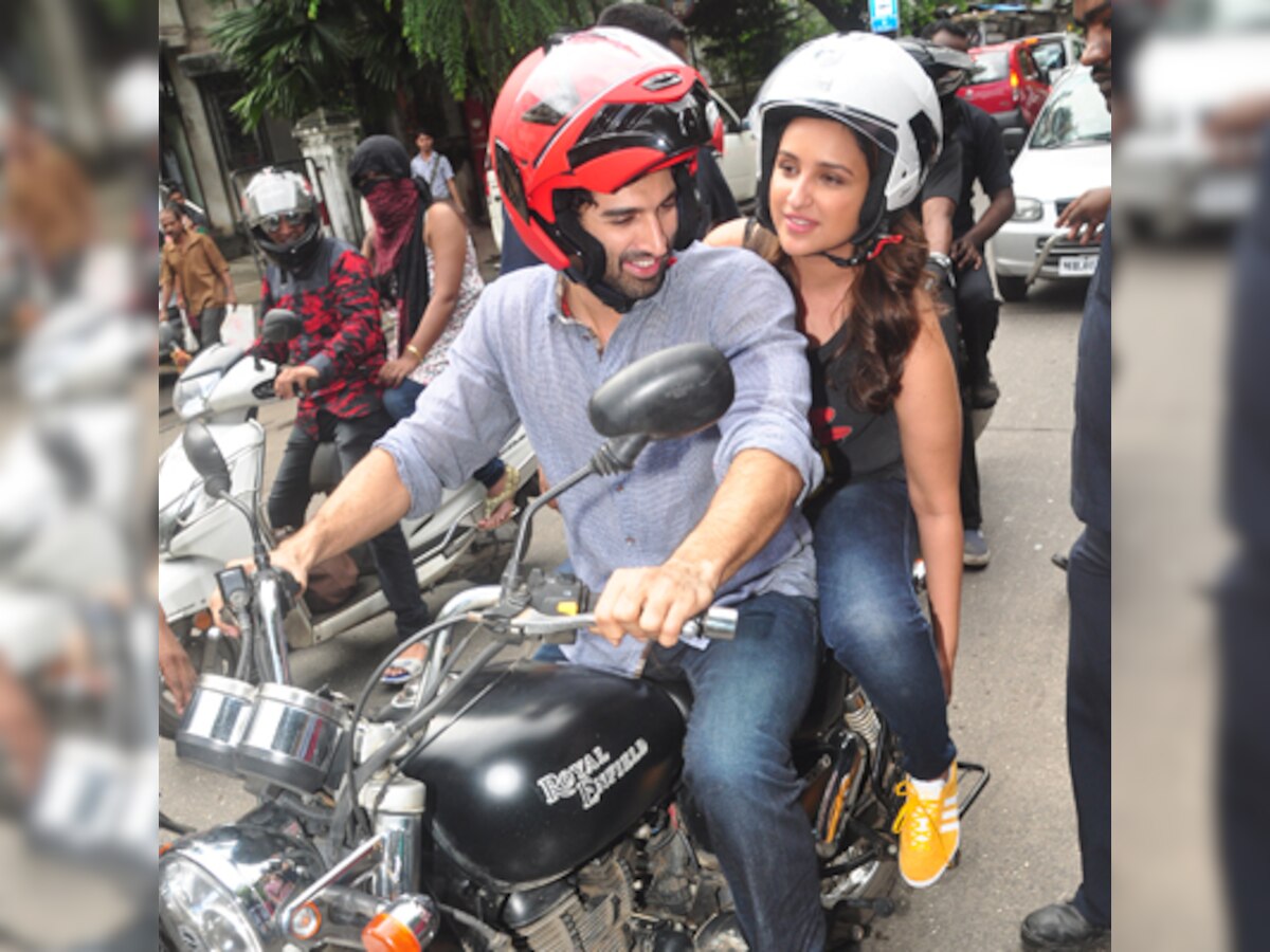 Aditya Roy Kapur and Parineeti Chopra started 'Daawat-e-Ishq' Food-Yatra on the bike.