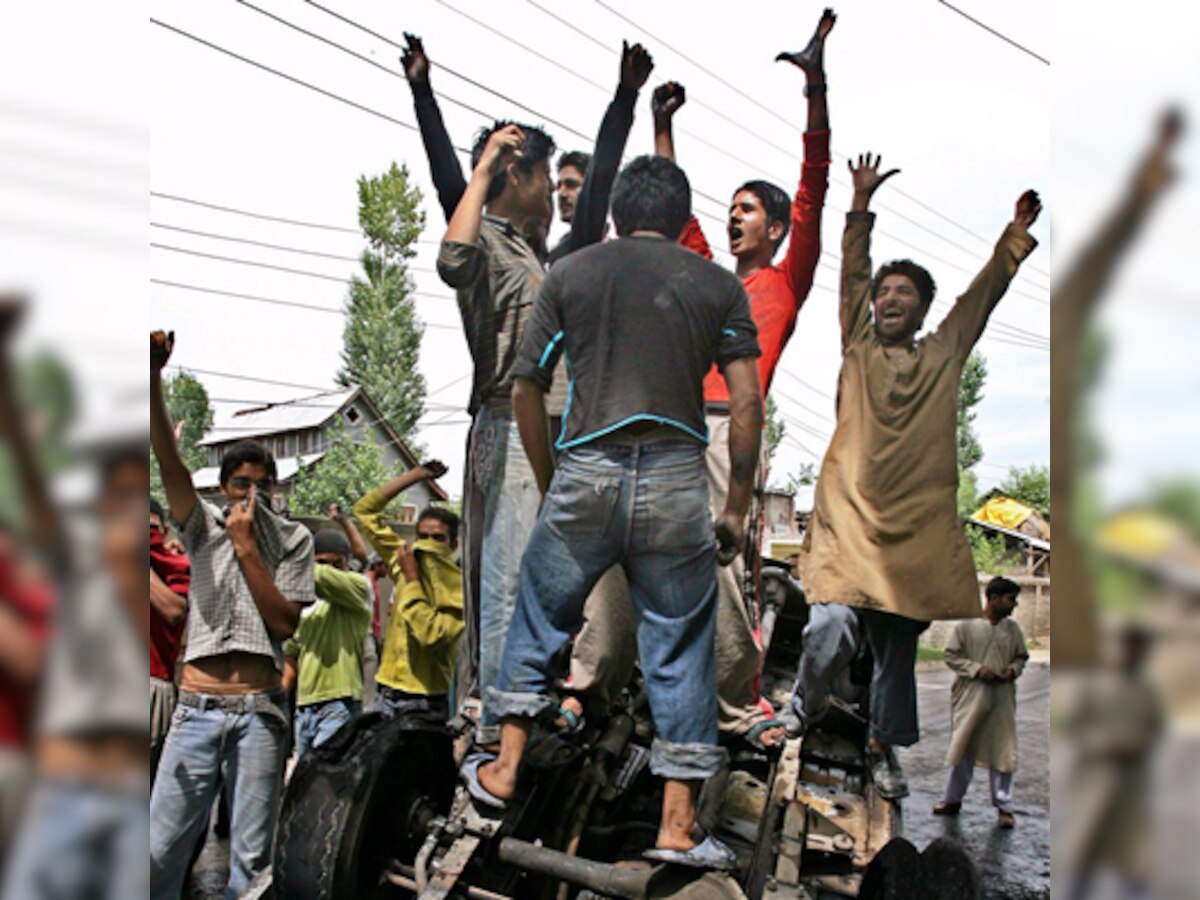 Jammu and Kashmir floods: Stone pelters target choppers, planes in relief operations 