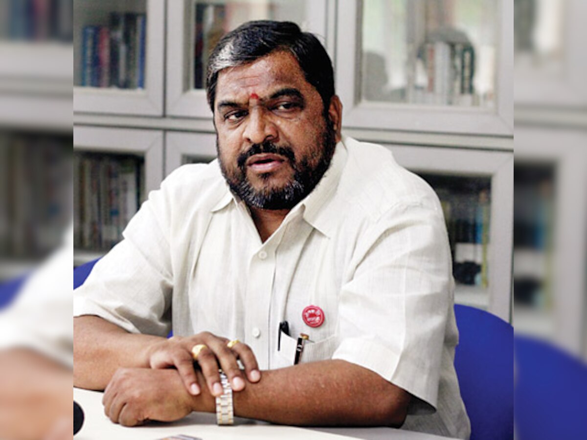 Traders and babus having close links with NCP behind onion issue: Raju Shetti