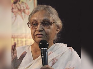Former Delhi CM Sheila Dikshit sticks to her position on Delhi government formation issue
