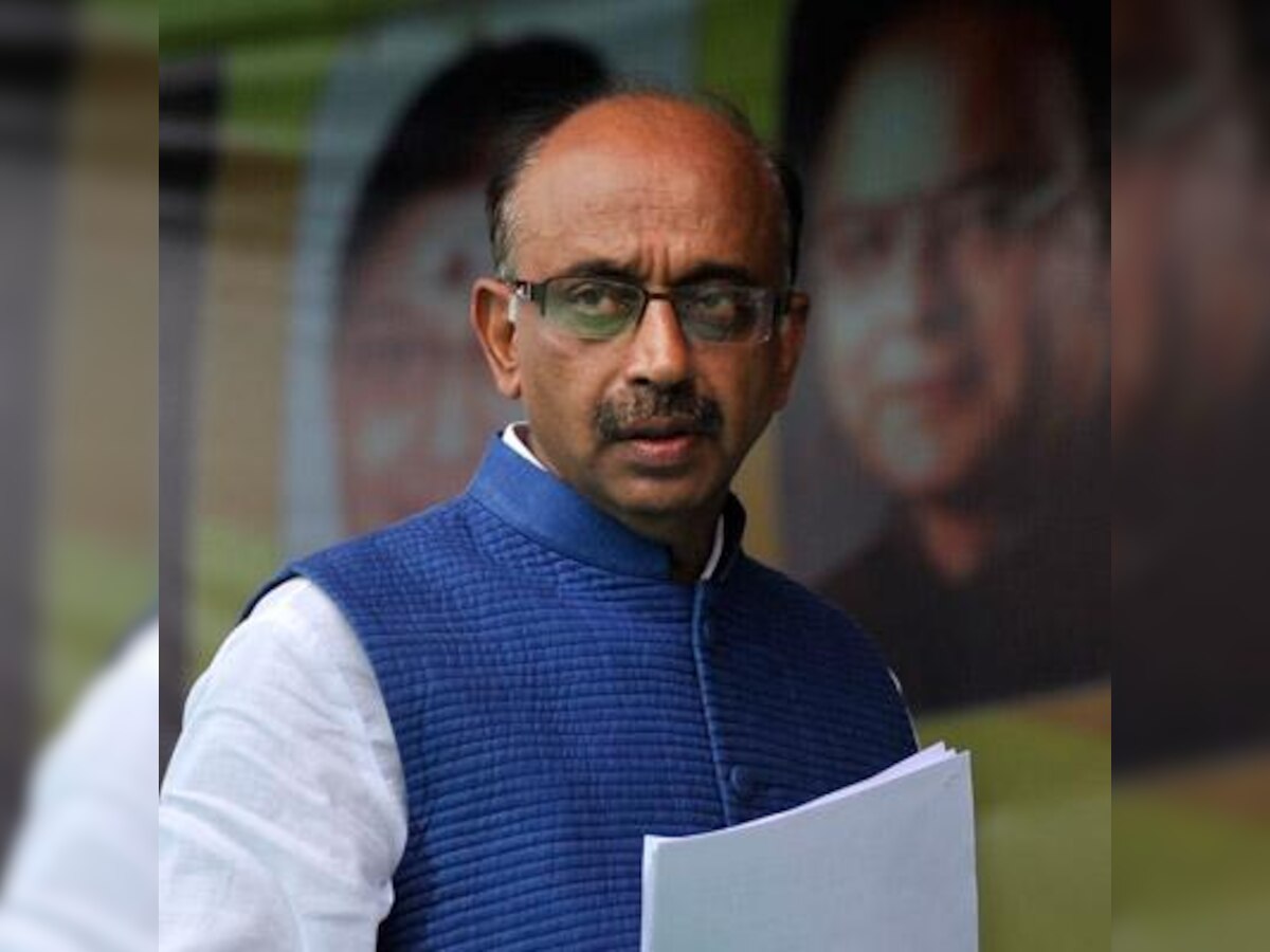 Former BJP Delhi President Vijay Goel donates one month's salary to Kashmir flood victims