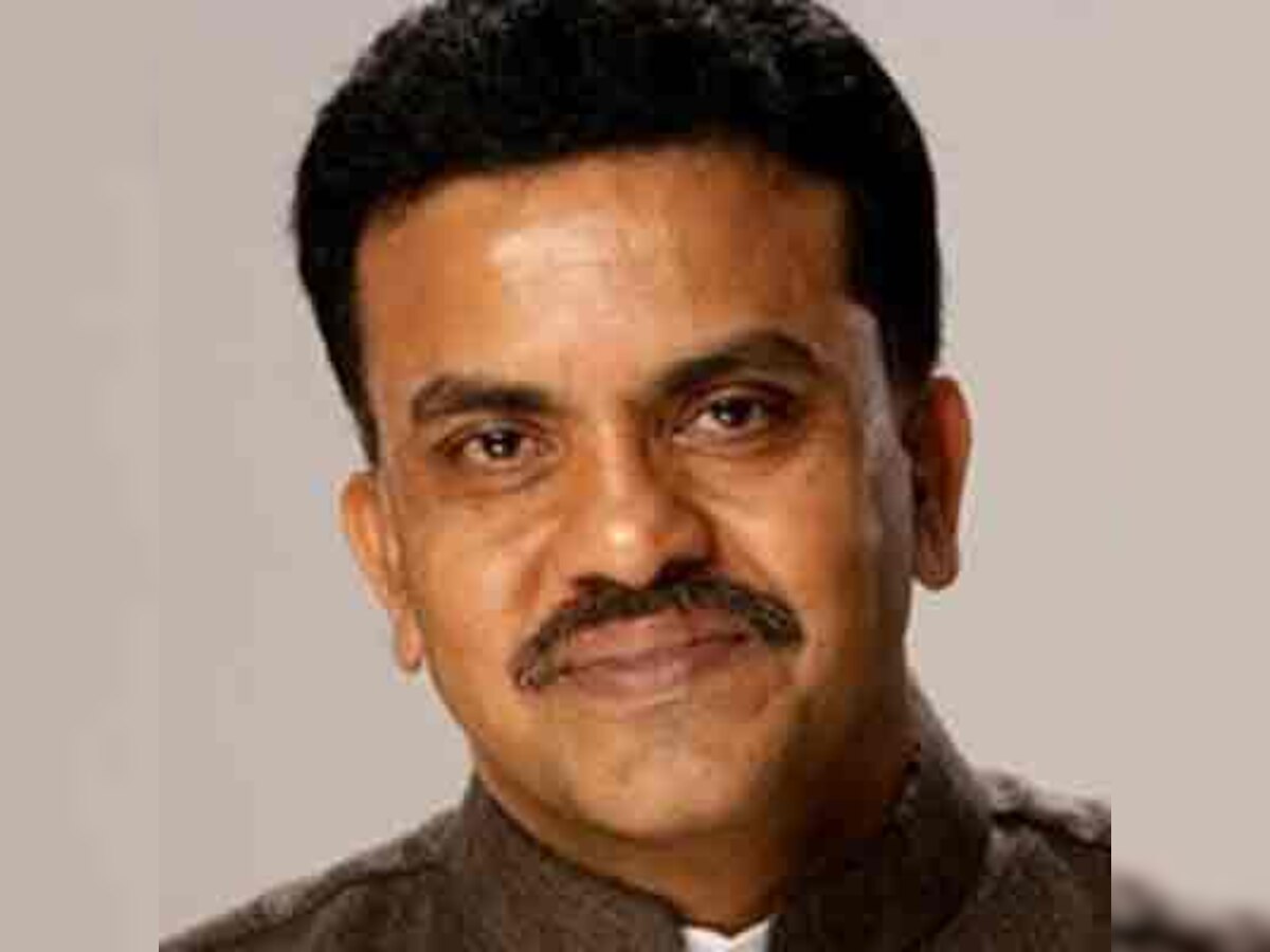 Sanjay Nirupam slaps legal notice on Vinod Rai, wants unconditional apology