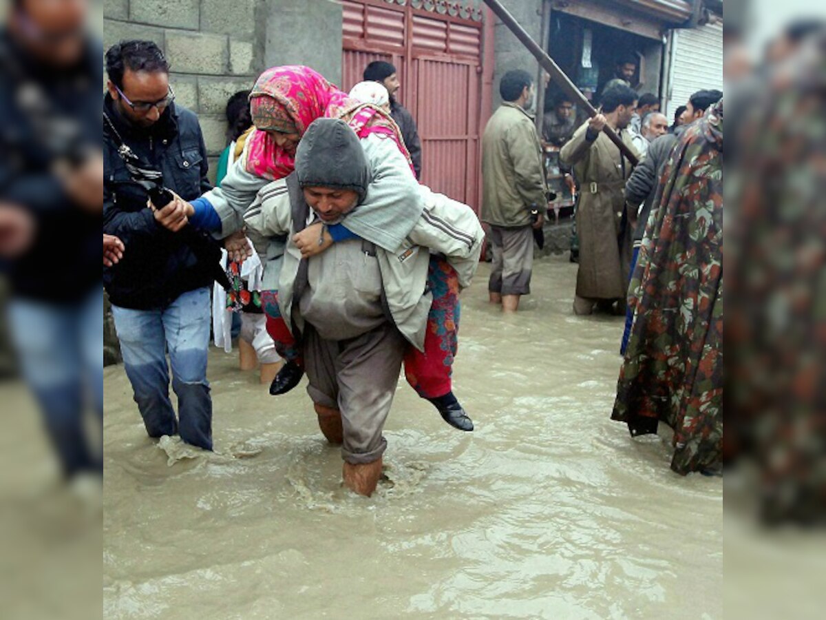 Jammu and Kashmir floods: For a change, stone pelters help police to rescue people