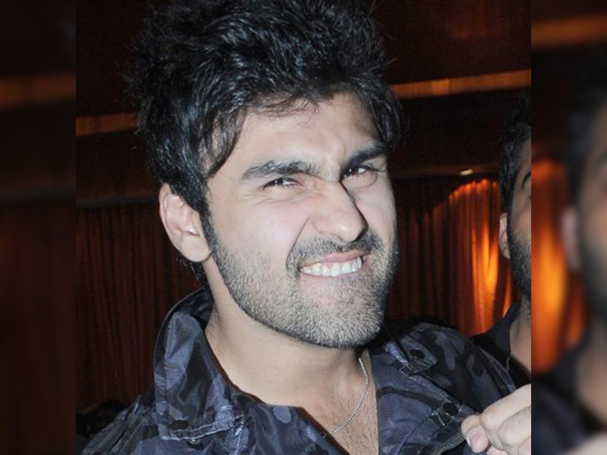 Arya Babbar 's #BiggBoss8 entry sparks jokes on Twitter 