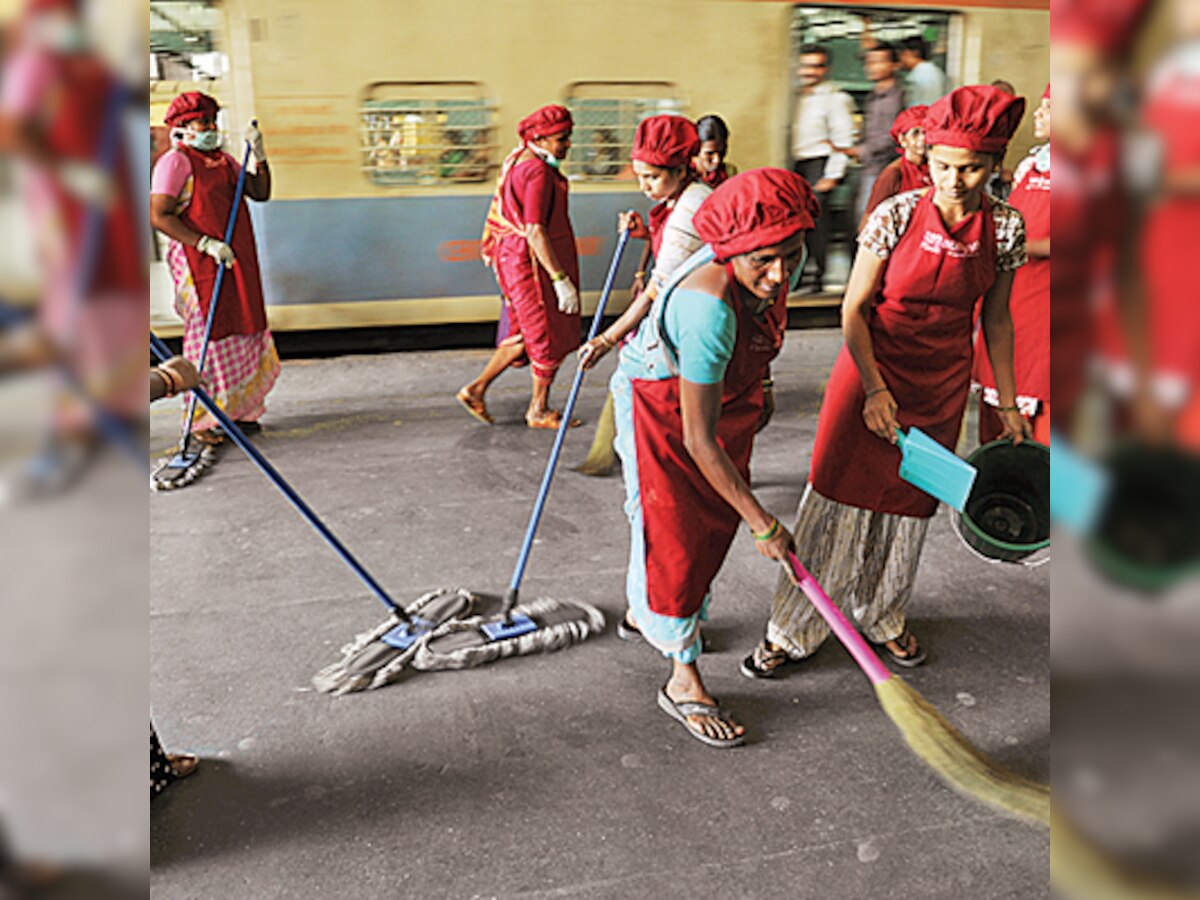 Railway officials turn station cleanliness drive into vacation
