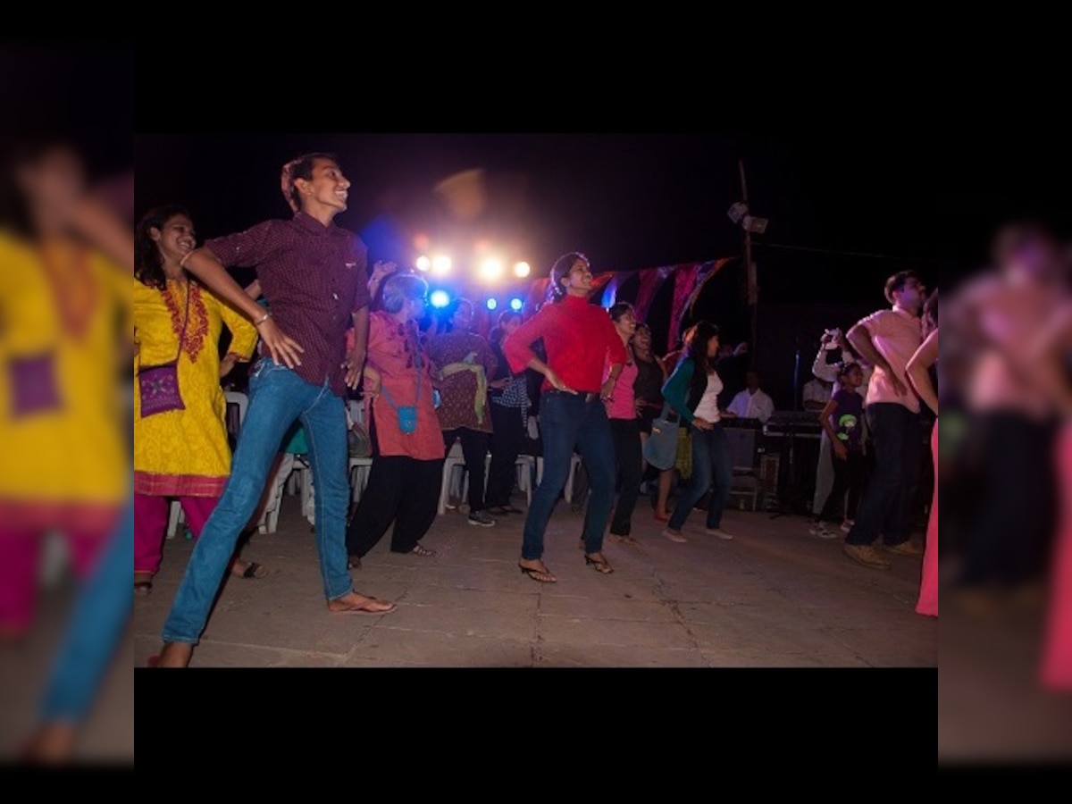 Carter Road marks World Kindness Week with a flash mob