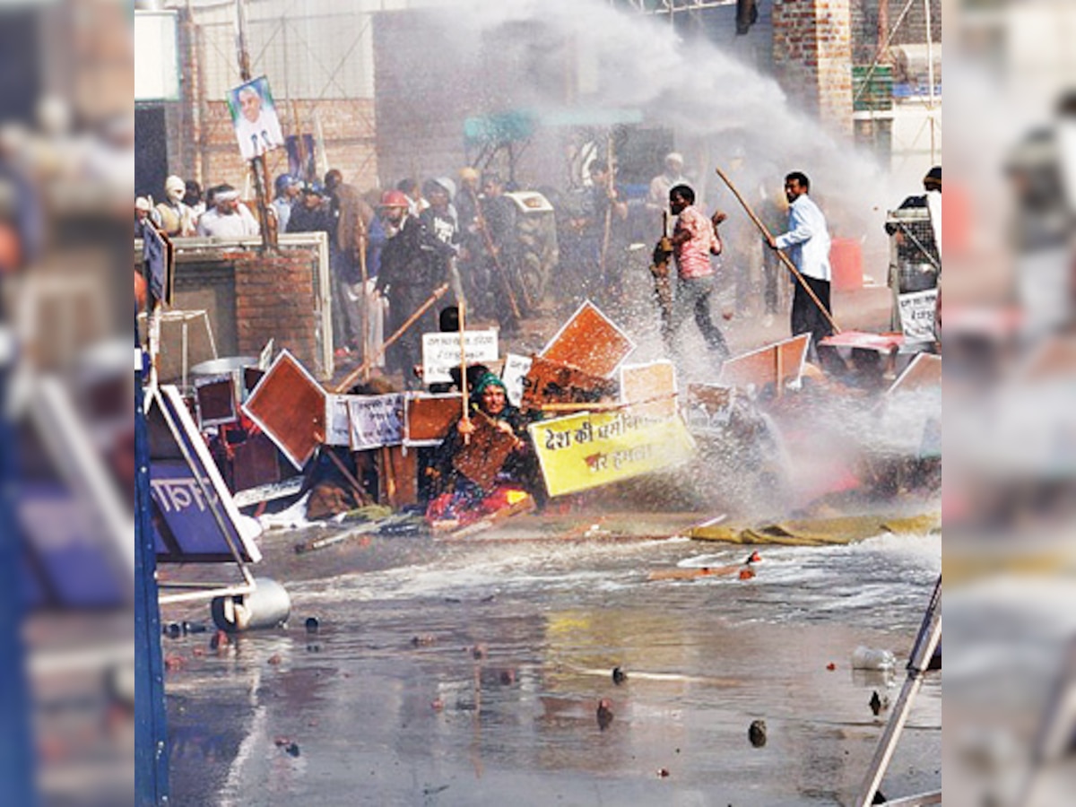 First of battle of Hisar: Godman Rampal's 'army' takes on police, CRPF