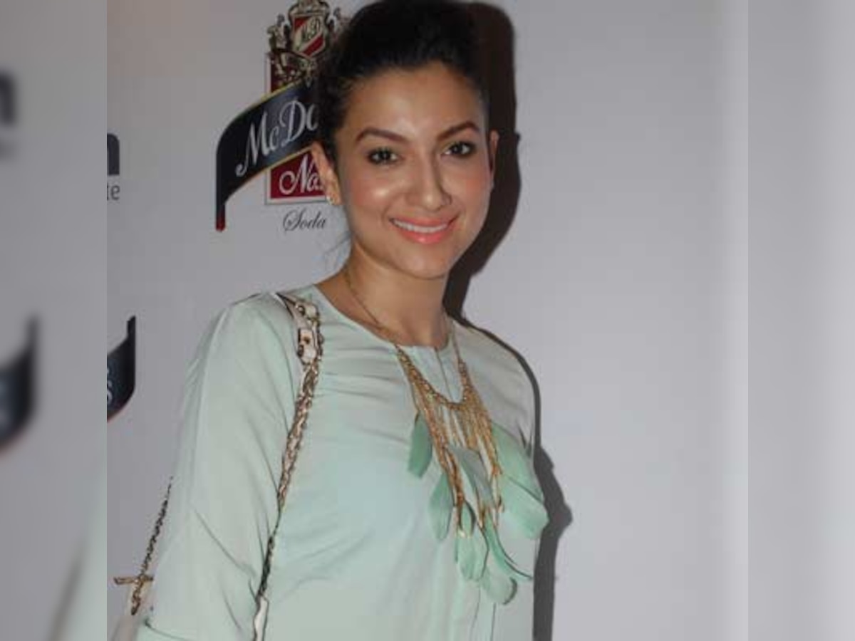 Man slaps model Gauhar Khan for wearing short clothes in Mumbai