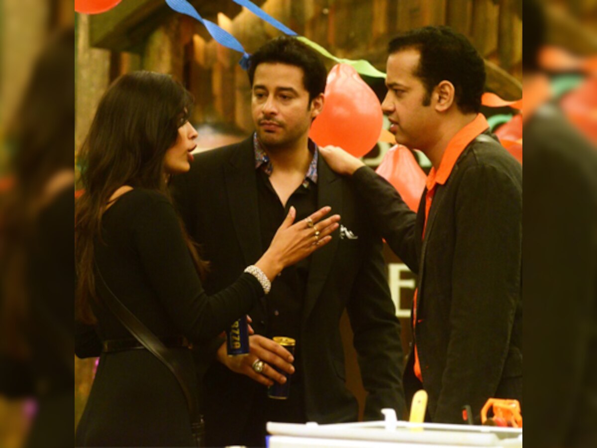 Bigg Boss 8: Rahul Mahajan, Sonali Raut, Diandra Soares and Puneet Issar discuss about Karishma Tanna's attitude