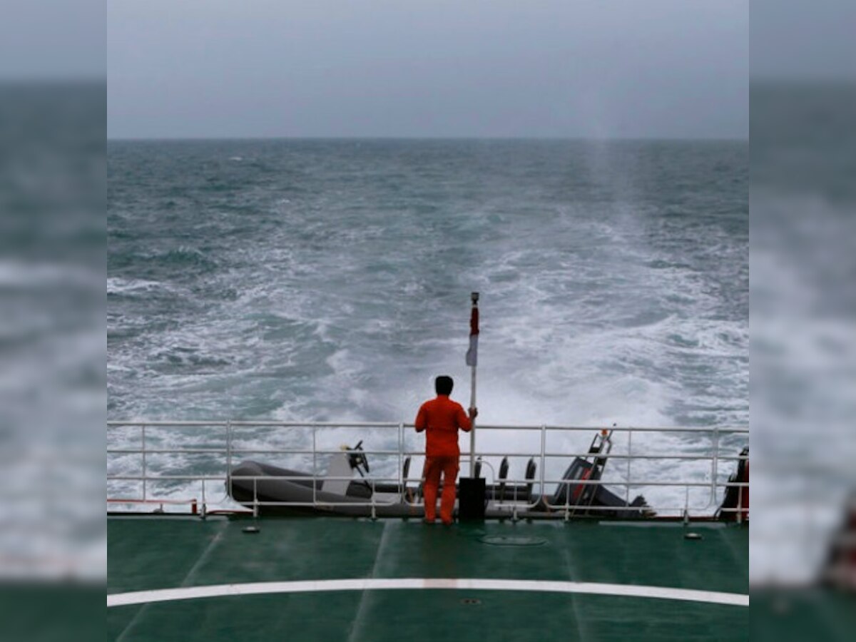 AirAsia QZ8501: Break in weather offers opportunity to find black box and recover more bodies