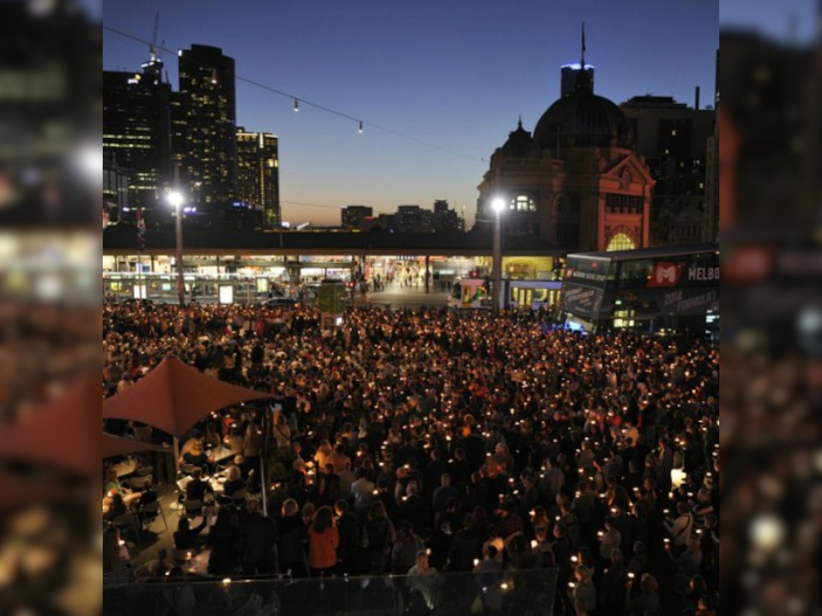 Hundreds protest amid rising tension in Australian refugee camp