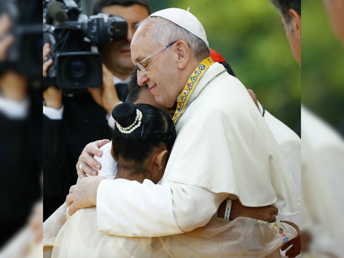 Little girl questions Pope Francis on hunger, poverty and prostitution 