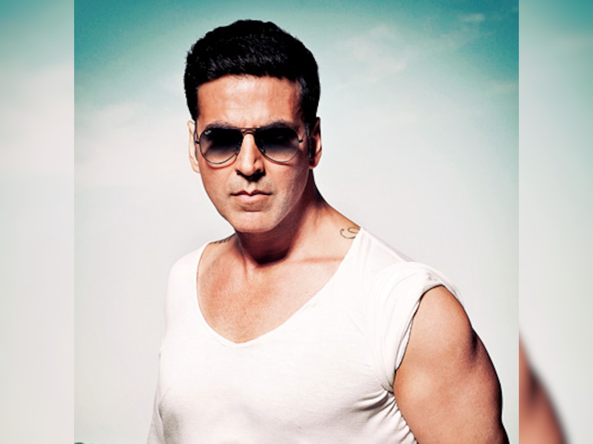 Akshay Kumar does not behave like a superstar: Sushant Singh