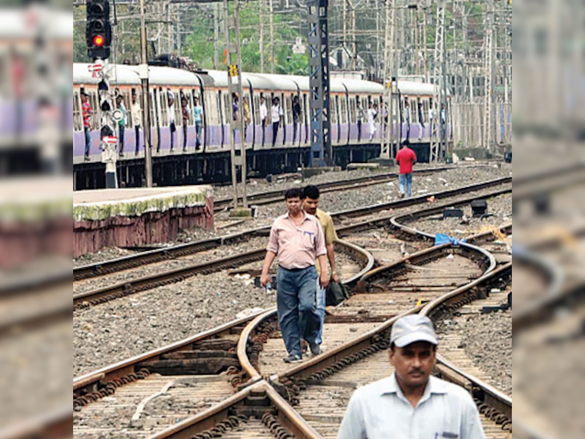 Mumbai: Local train accidents claimed 9 lives per day in 2014