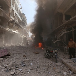 Syria air-strike kills 70 near Damascus; response to rebel rocket-attacks