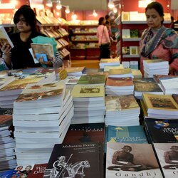 At Delhi Book Fair, discounted books attract visitors