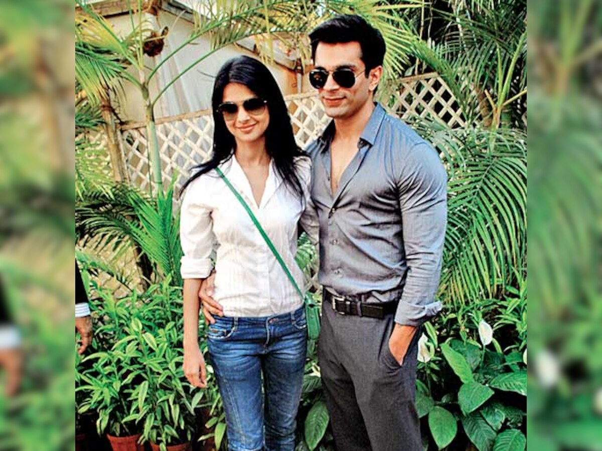 Did Jennifer Winget remove Karan Singh Grover from her social media accounts? 