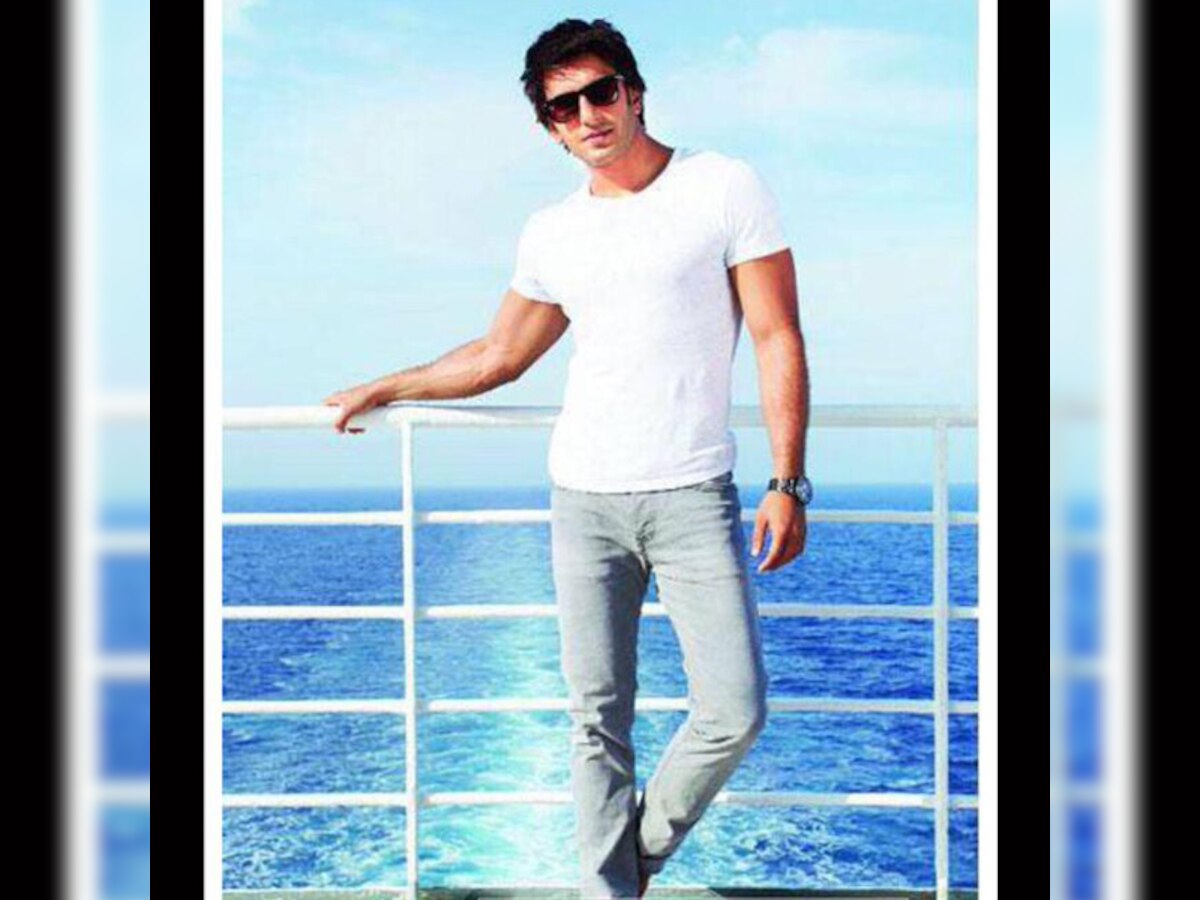 Ranveer Singh unveils cool cruise look for 'Dil Dhadakne Do' 