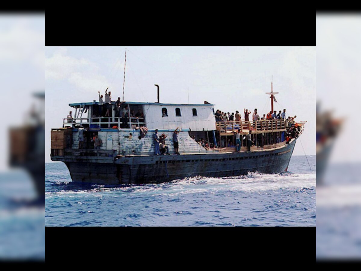 700 feared dead after boat carrying migrants sinks off Libya