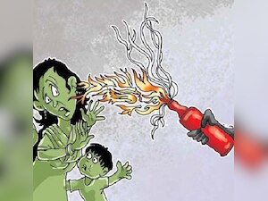 Pakistan: Man jailed for 46 years for throwing acid on ex-wife