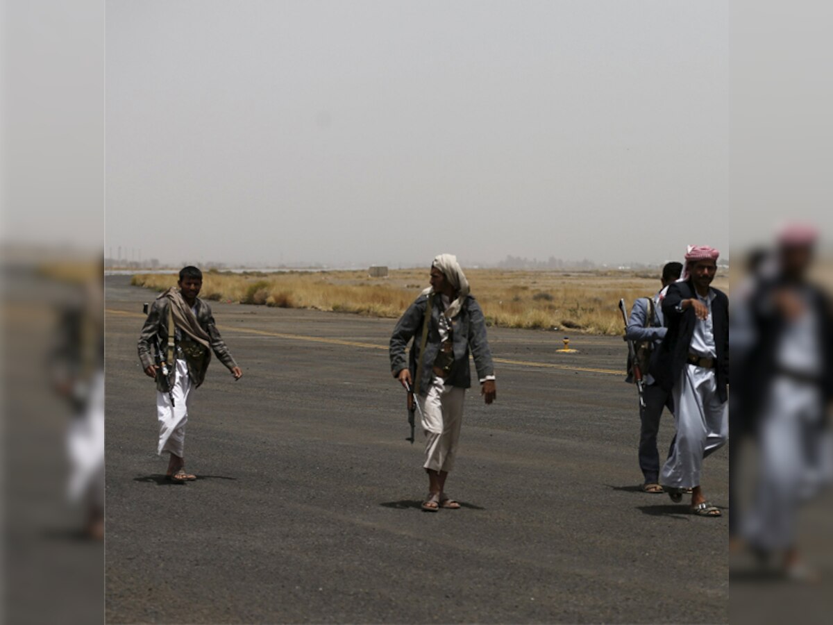 Heavy clashes in Aden airport, alliance accused of cluster bomb use