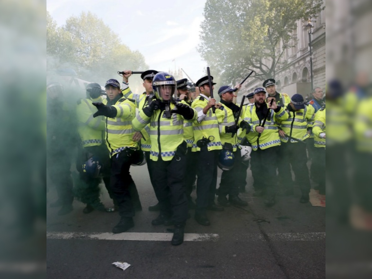 UK election: London protesters scuffle with police at anti-Cameron rally