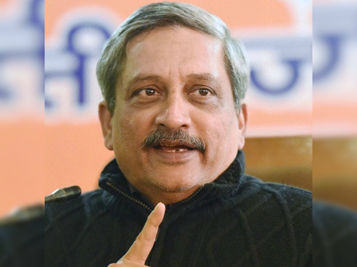 Manohar Parrikar visits forward areas, reviews security situation