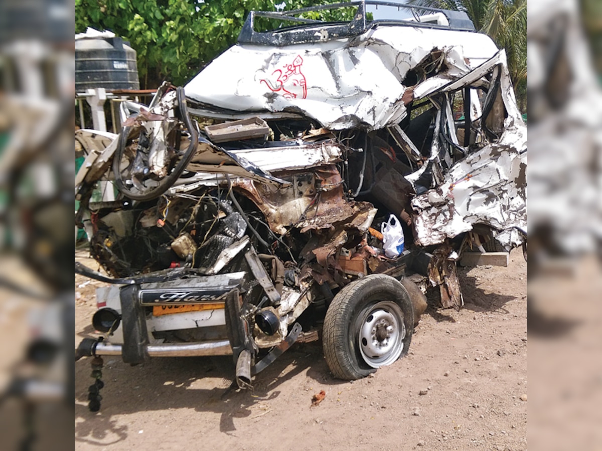 Split second snooze by mini bus driver proves fatal, 11 dead