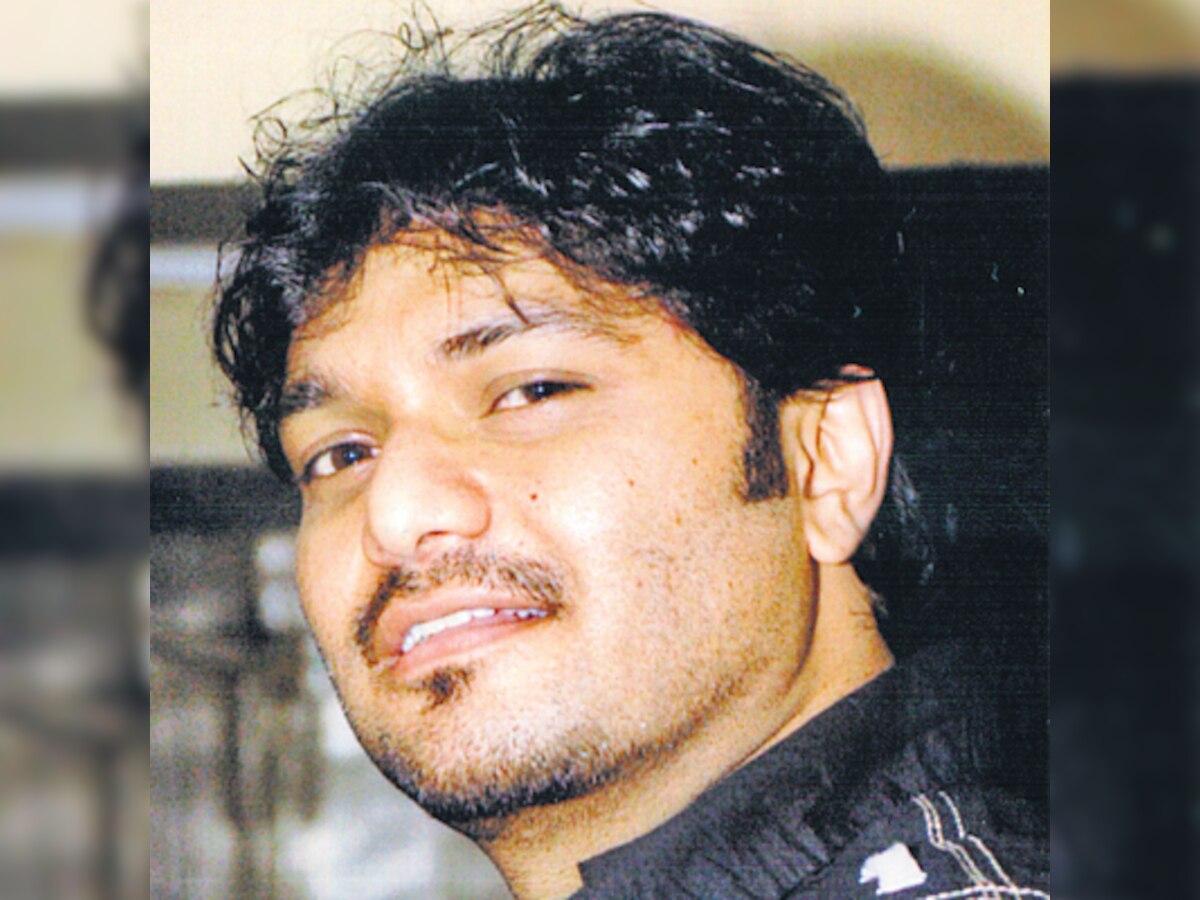 Hawkers burn Babul Supriyo's effigy, set fire to BJP office