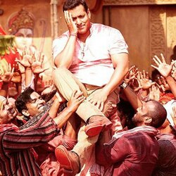 Who was the first one to see the 'Selfie' song video from Salman Khan's 'Bajrangi Bhaijaan'?