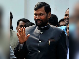 Lalu and Nitish will backstab each other: Ram Vilas Paswan 