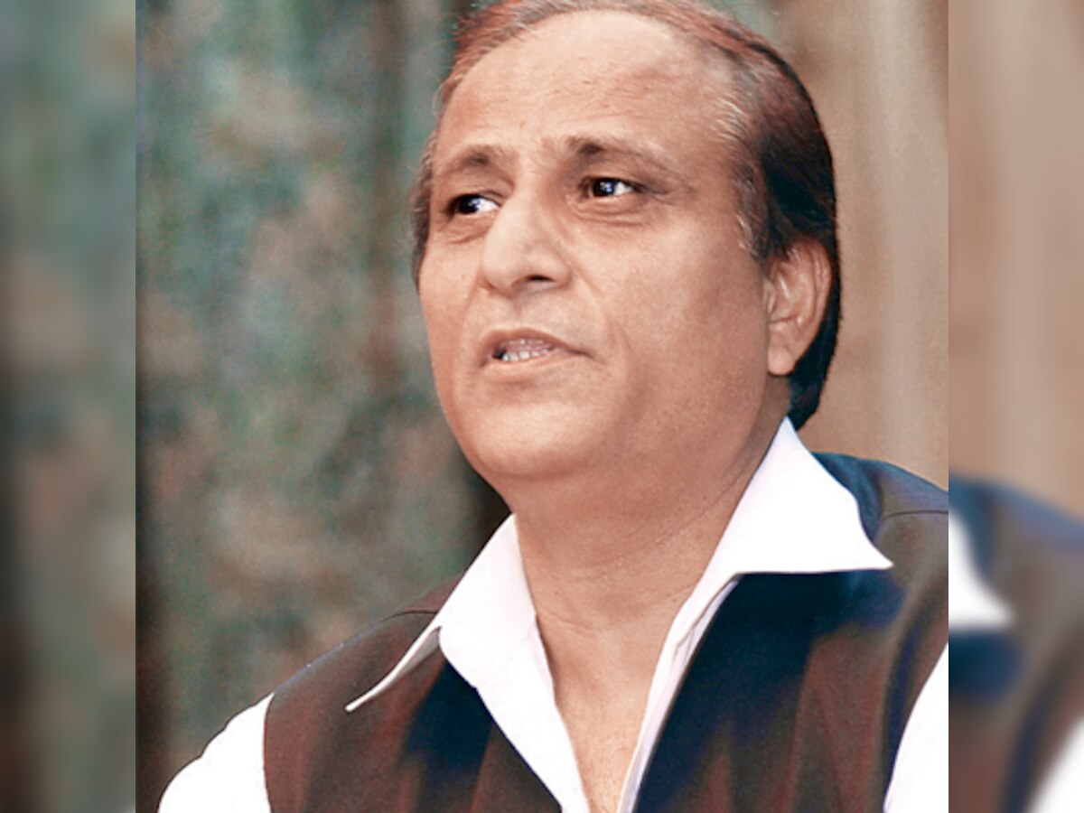  Azam Khan asks Yogi Adityanath to offer namaz for better mental health