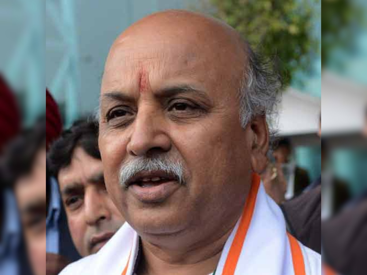 Shoot those who hoist Pakistani flags in Kashmir, says Pravin Togadia