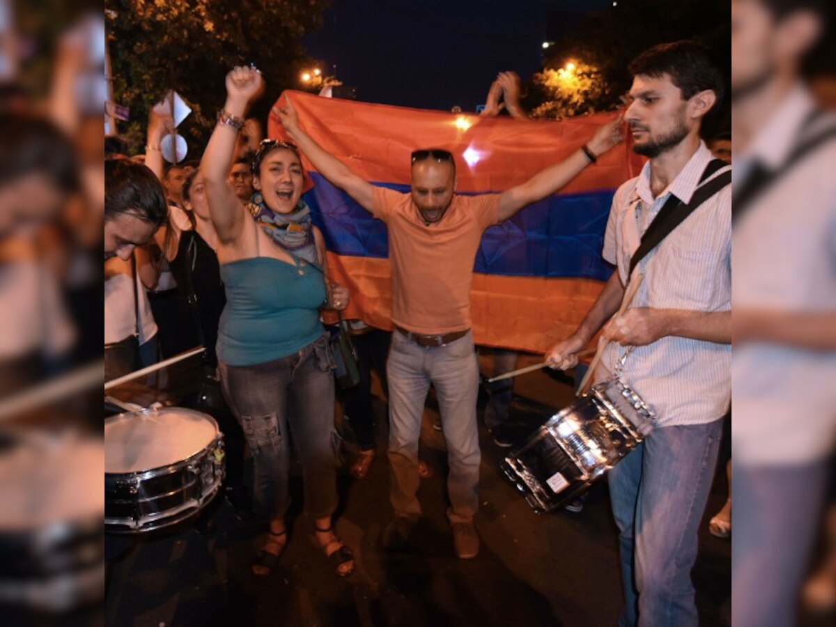 Armenians resume energy price protests, defying police