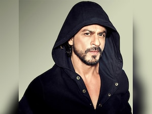 Forget the clash, first look of SRK's 'Raees' will be unveiled this Eid!