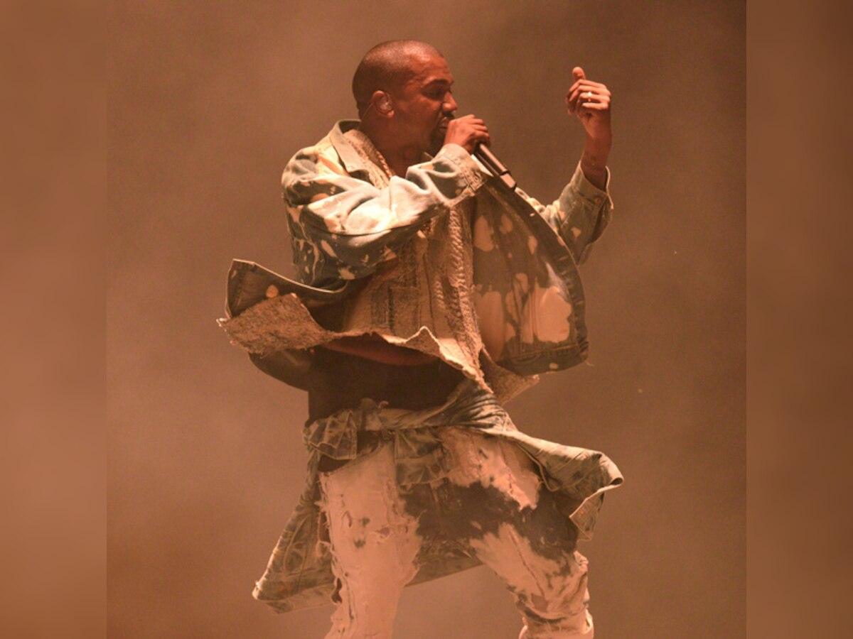 Glastonbury 2015: Kanye West wows crowd despite streaker interruption 