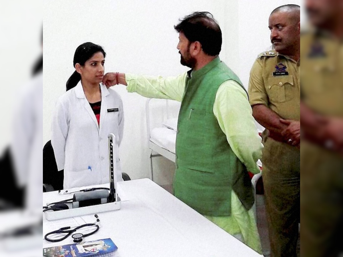 Jammu and Kashmir: BJP Minister Chaudhary Lal Singh touches woman doctor's collar, image goes viral