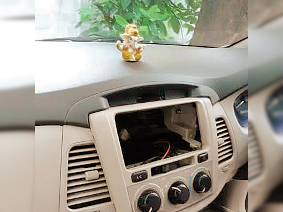 Thieves target stereo systems in cars