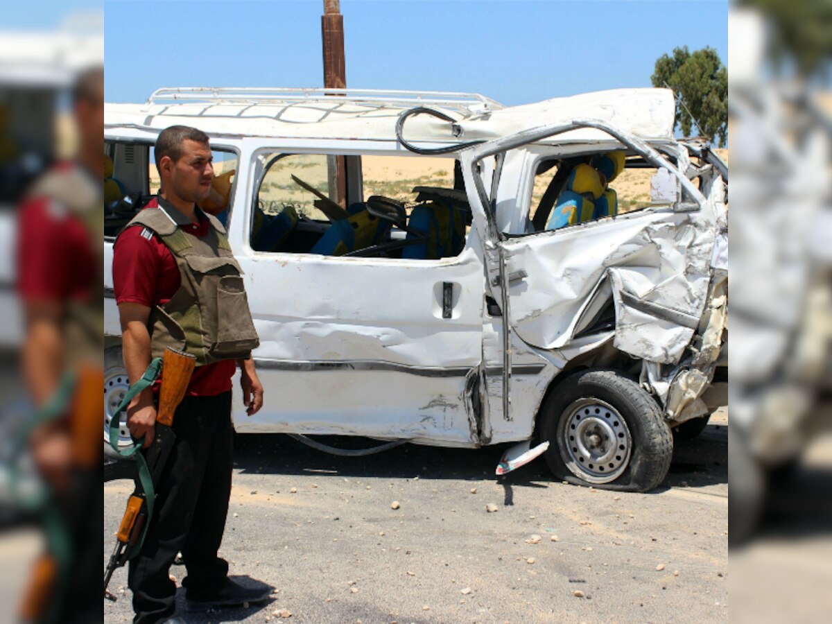 Roadside bomb wounds 20 policemen in Egypt