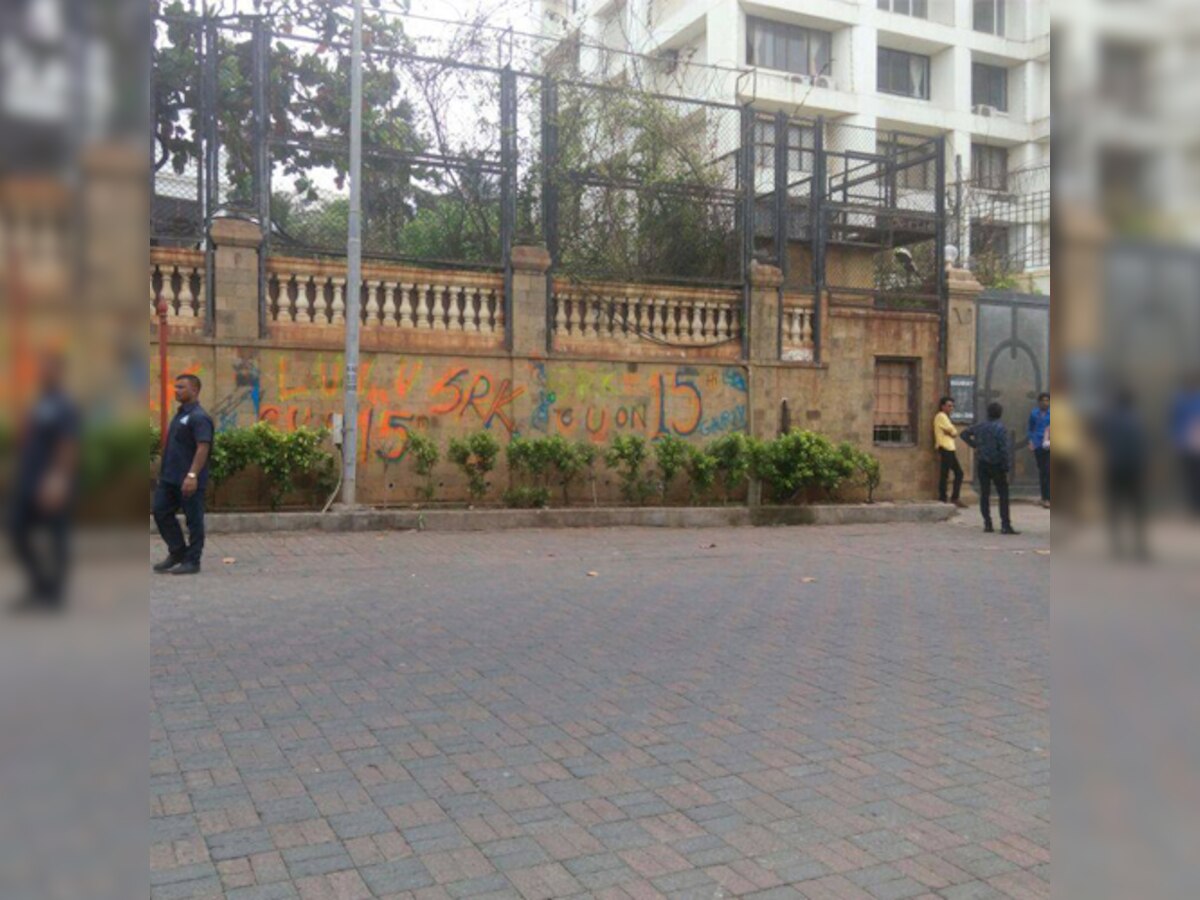 'Mysterious' graffiti on SRK's wall nothing but a promotional gimmick