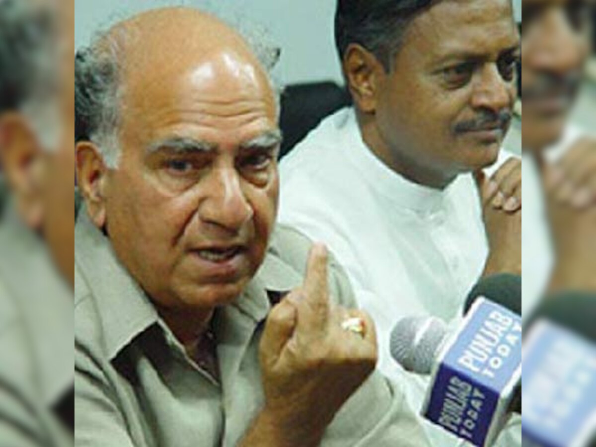 BJP veteran Shanta Kumar refuses to comment on fund embezzlement charges