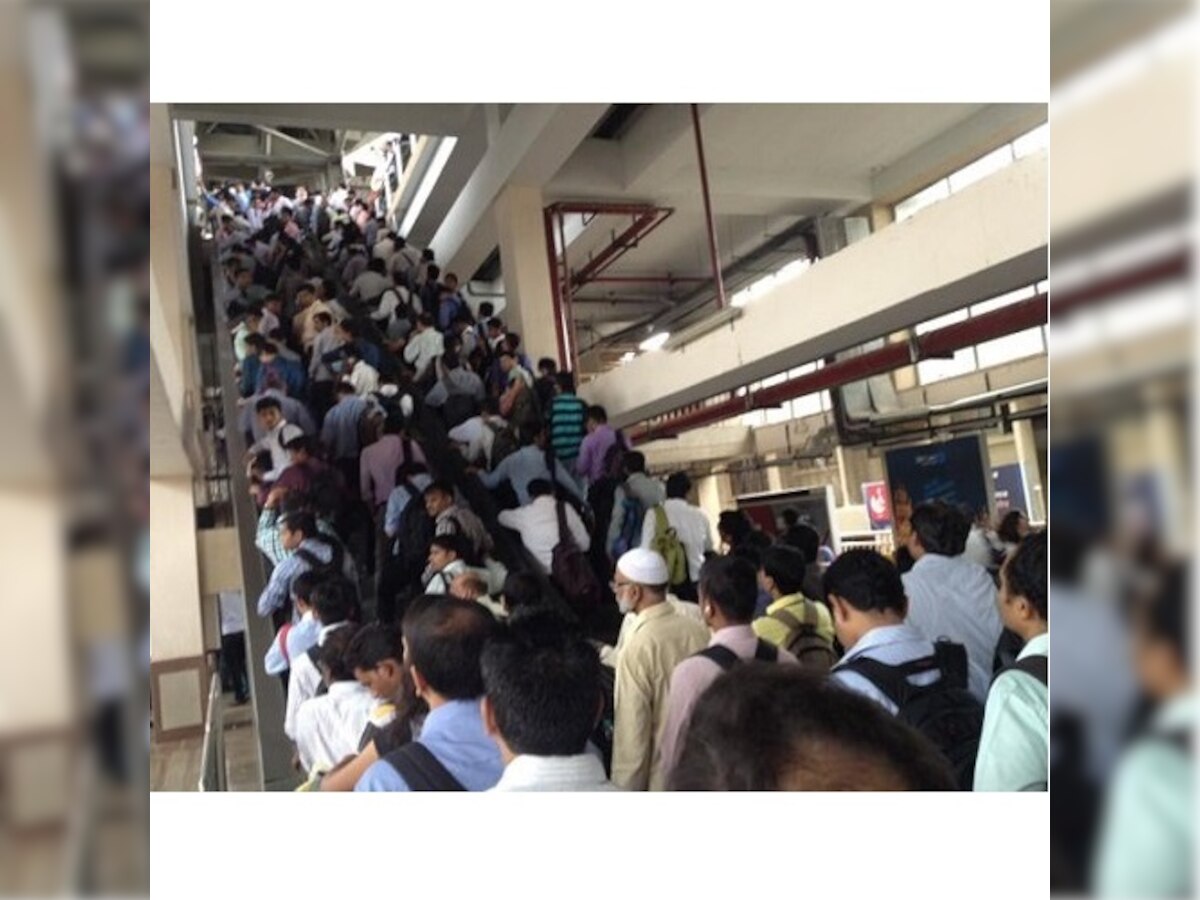 Mumbai Metro services disrupted during peak hours; Andheri, Ghatkopar stations packed with passengers