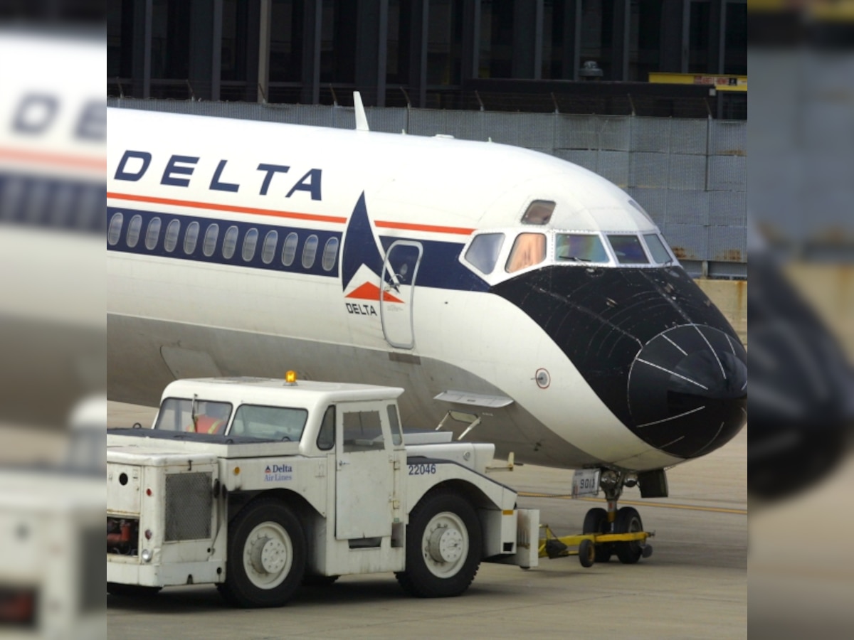 Video Video: Delta Airline plane gets struck by lightning at airport