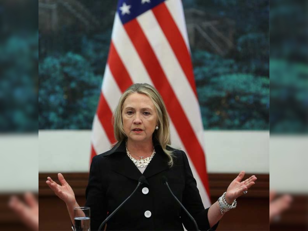 Hillary Clinton says 'sorry' for email confusion, says she wasn't thinking