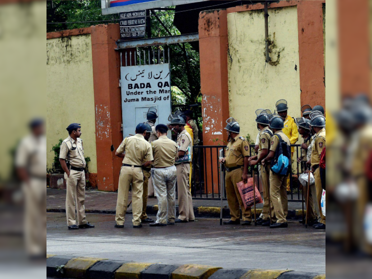Mumbai Police films Yakub Memon's funeral to find 'known criminals'