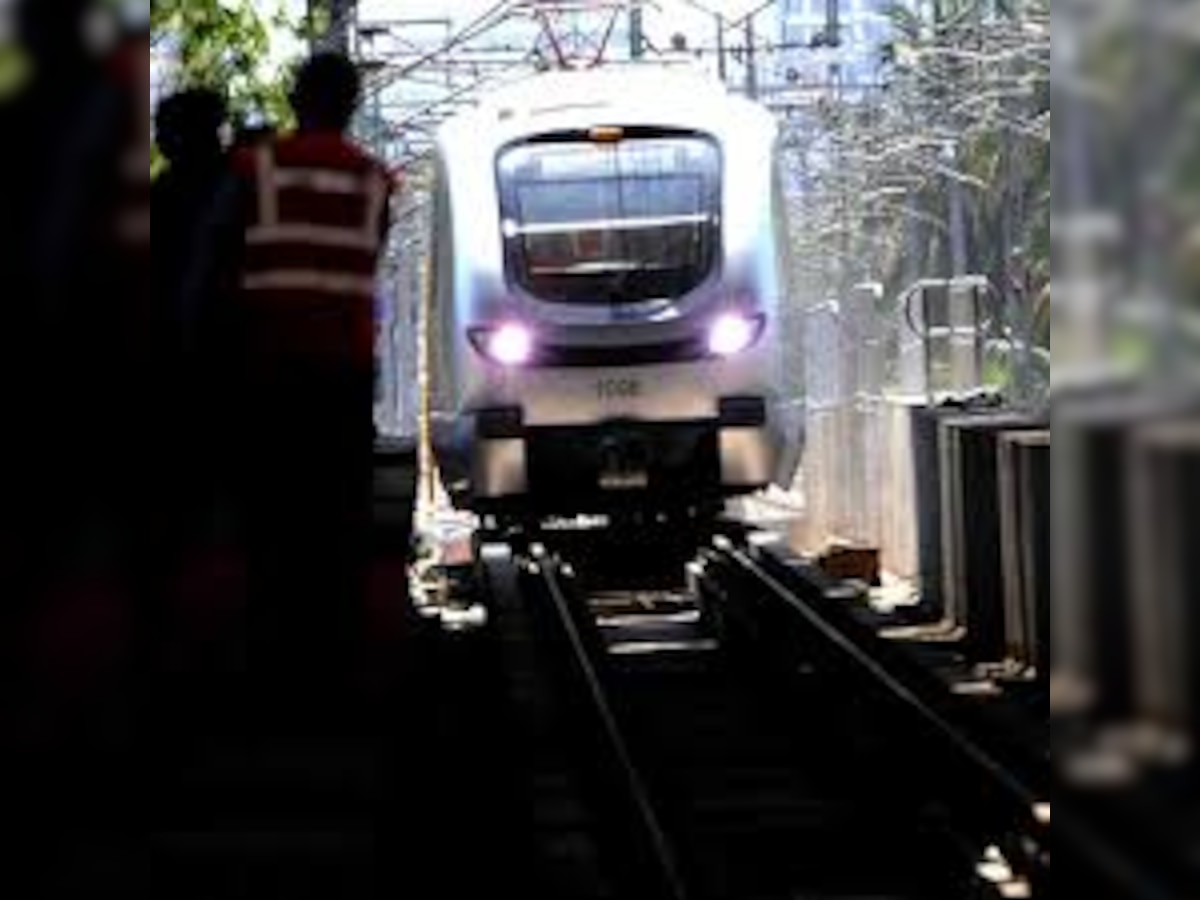 Mumbai Metro commuters prefer smart cards over tickets