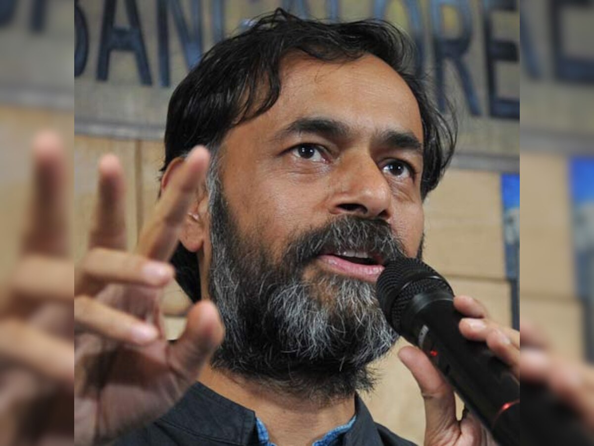 Yogendra Yadav meets farmers in Maharashtra