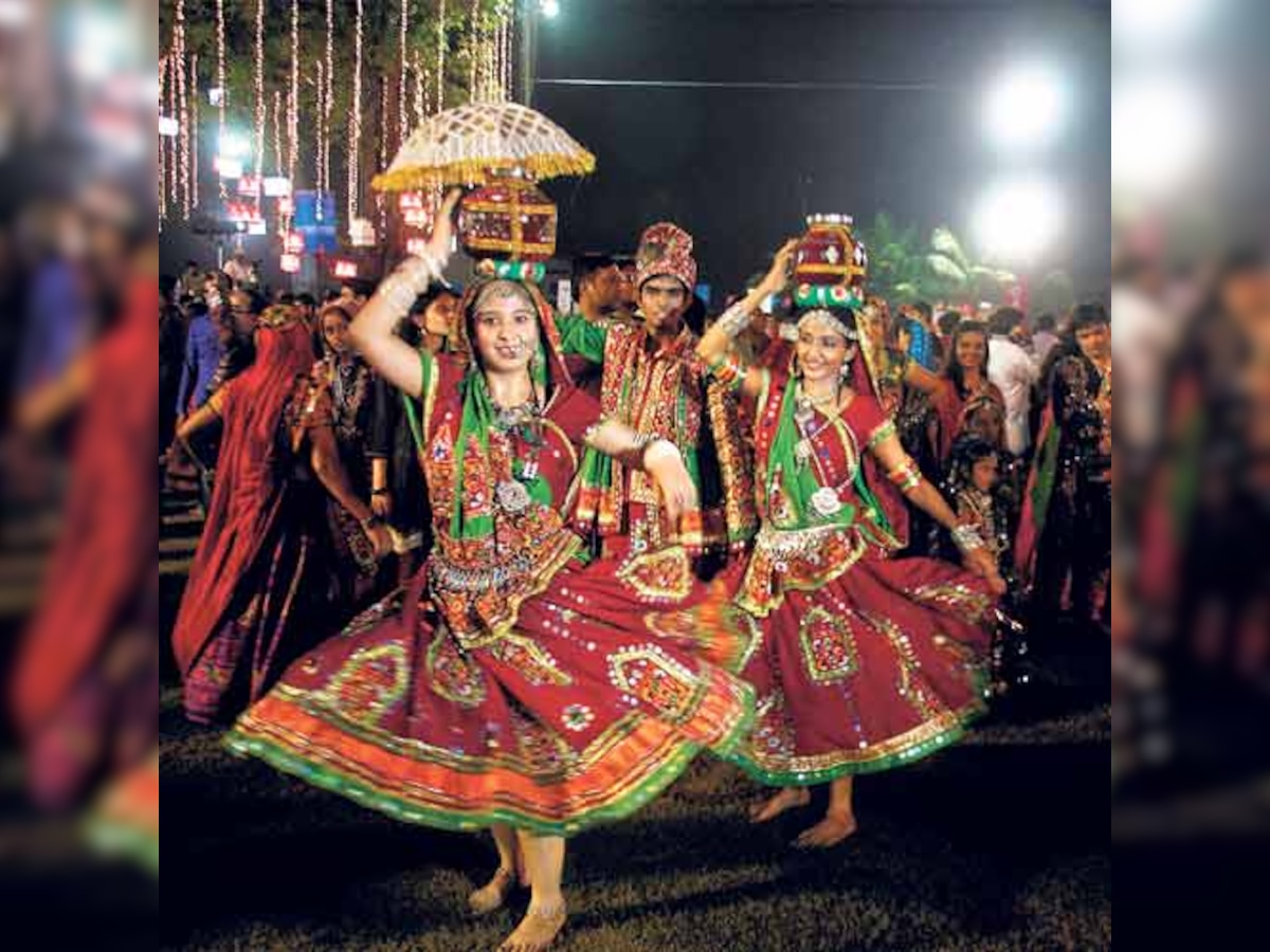 Mumbai: City youth take classes to learn the Garba before Navratri