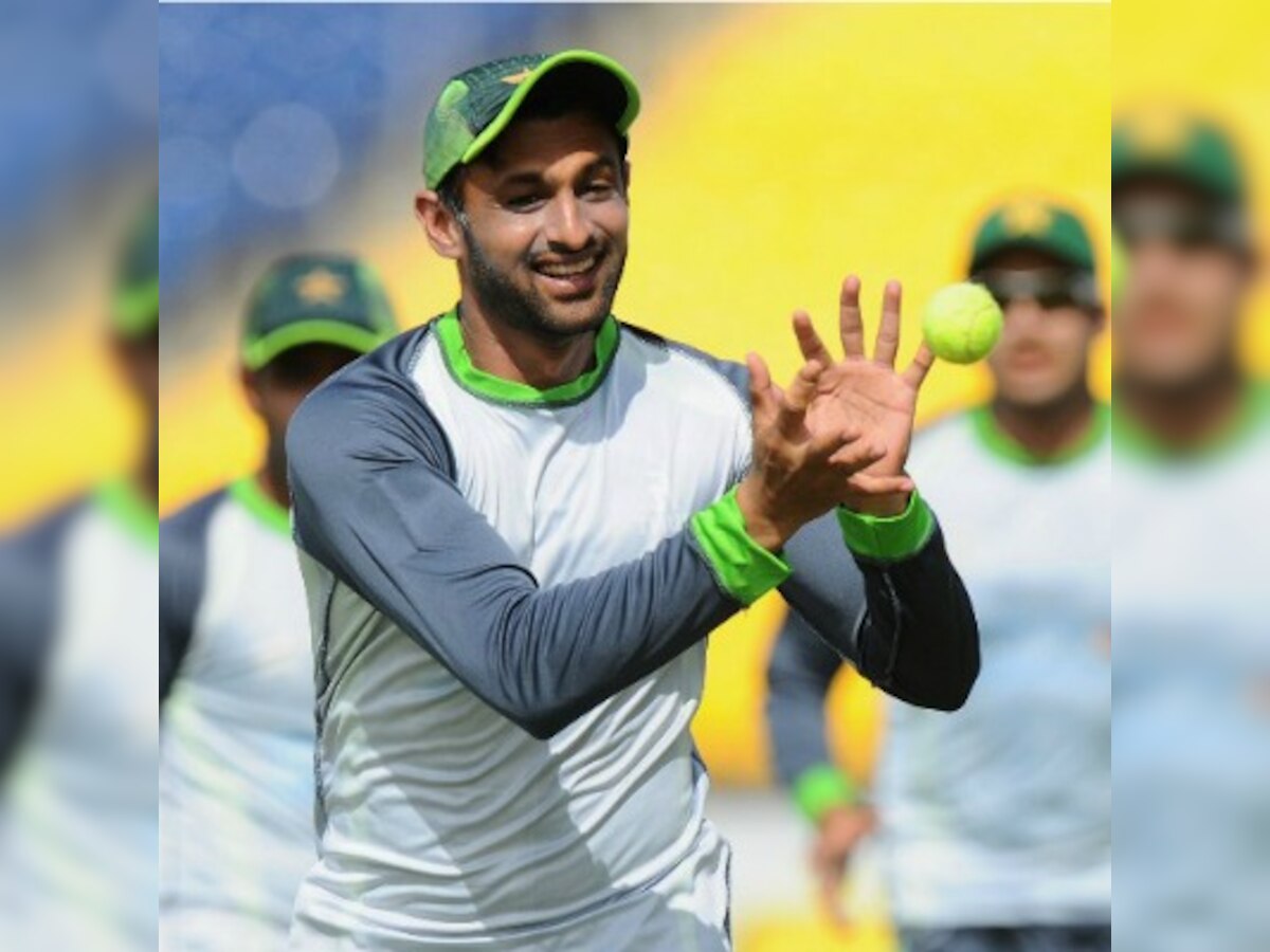 Shoaib Malik scores a ton, leads Pakistan's charge in first test against England